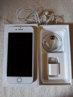 iphone7 シルバー　SIMフリー　付属品全て未使用新品のサムネイル