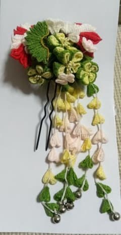 【未使用】つまみ細工 髪飾り 成人式 卒業式 七五三 和装小物 下がり・鈴付きのサムネイル