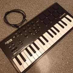 M-AUDIO AXIOM 32 MIDIキーボードのサムネイル