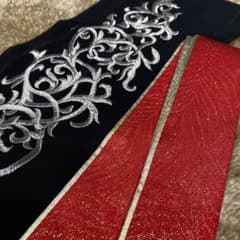 一回使用　重衿　クジャク　赤　刺繍　シルク　成人式　着物　黒　金のサムネイル