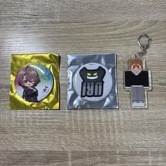 缶バッジ　アクリルキーホルダー　カラフルピーチ　うりのサムネイル