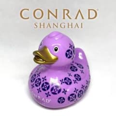 CONRAD ホテル 上海 アヒル フィギュア ラバーダック 非売品のサムネイル
