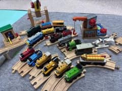 レトロ木製トーマスと仲間たちのサムネイル