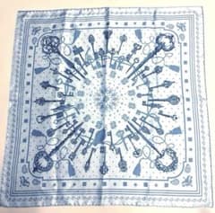 専用です♡ HERMES エルメス シルクバンダナ55 鍵柄 ライトブルー 専用です♡ HERMES エルメス シルクバンダナ55 鍵柄 ライトブルー
