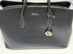FURLA ブラックレザーバッグのサムネイル