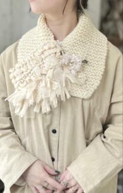 m.soeur（エムスール）お花とシアーミックスの手編みマフラーのサムネイル