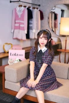 【お値下げコメントください】Lola WED. フロントジップチェックワンピースのサムネイル