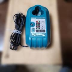 Makita マキタ 充電器 DC10WA 本体のサムネイル