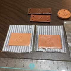 ハンドメイド　皮タグのサムネイル