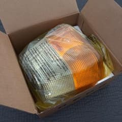 【新品】VOLVO 240純正フロントコーナーユニット 左用のサムネイル