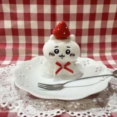 ちいかわ　お座りぬいぐるみ　ぬい服　ハンドメイド　いちごのサムネイル