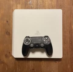PlayStation4 グレイシャー・ホワイト 1TBのサムネイル