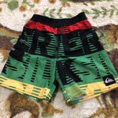 ☆QUIKSILVER 水着 男の子 ハーフパンツ☆のサムネイル