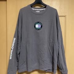 TOMMY JEANS グレー スウェット　トレーナーのサムネイル