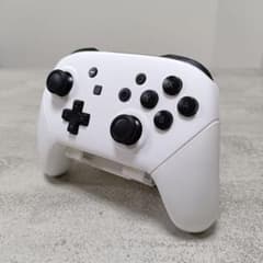 ニンテンドースイッチ プロコントローラー ホワイト/ブラックのサムネイル