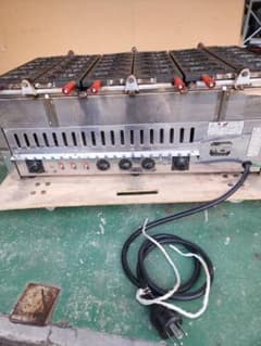 大和田製作所　万能焼き機　たい焼き機　業務用　6匹×3　電気　OWD-0402E 大和田製作所 万能焼き機 たい焼き機 業務用 6匹×3 電気 OWD-0402E