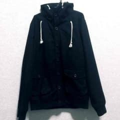 値下げ 黒 マウンテンパーカーのサムネイル