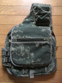 迷彩柄ボディバッグのサムネイル
