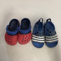 クロックスサンダル　14㎝　adidasサンダルサイズ不明　2足セットのサムネイル