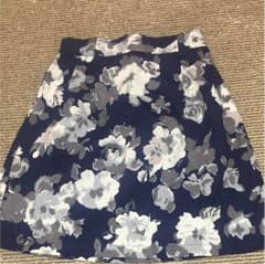 花柄スカートのサムネイル