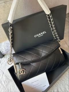 CHANEL キルティングステッチ チェーンショルダーバッグ - メルカリ