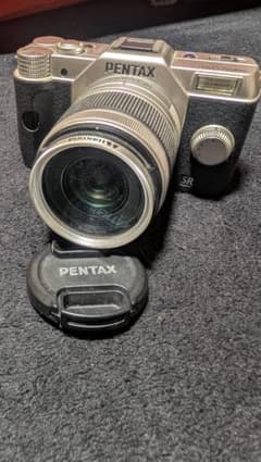 PENTAX Q10 コンパクトデジタルカメラ ペンタックスらしさ満載！手のひらサイズの2代目ナノ一眼「PENTAX Q10
