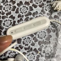 イヤフォンのサムネイル