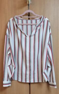 ●美品●激安●ストライプ Vネックのような？長袖シャツ●表参道で購入●のサムネイル