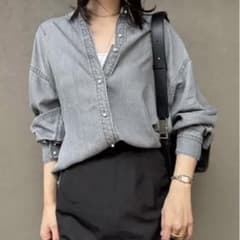 値下げ　美品　ブラウス シャツ 「大人デニム」パール釦オーバーデニムシャツ