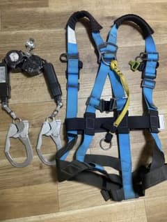 タイタン　フルハーネス Mサイズ 中古のサムネイル