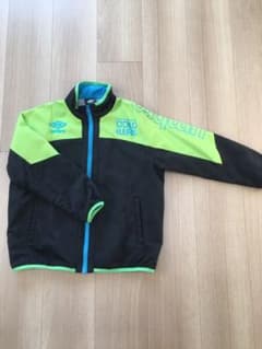 キッズアウター　130 umbroのサムネイル