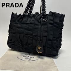 u83【美品】プラダ　ナイロン　ブラックフリル　プラチェーン　チャーム　ハンド. u83【美品】プラダ ナイロン ブラックフリル プラチェーン チャーム