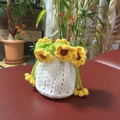 ハンドメイド ひまわりモチーフ ペットボトルホルダーのサムネイル