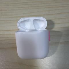 Apple AirPods 充電ケース 本体のサムネイル