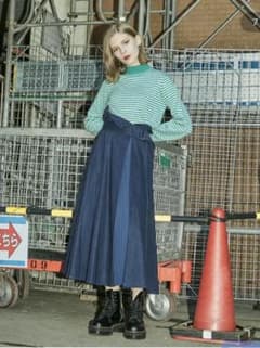 ハイウエストタックプリーツスカートのサムネイル