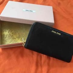 MIU MIUのサムネイル