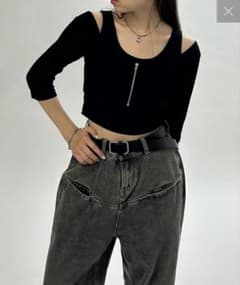 WHO'S WHO gallery オフショルダー クロップドトップ ブラックのサムネイル