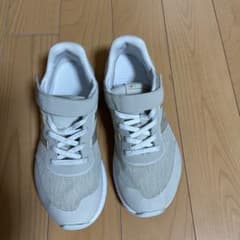 ニューバランスキッズのサムネイル