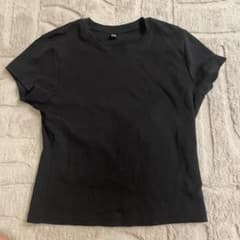UNIQLO tシャツ　ブラックのサムネイル