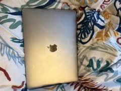 Macbook Pro 2020 i5 16/256gbのサムネイル