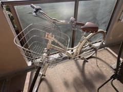 シティサイクル クリーム色 前カゴ付き ブリヂストンE73LT1 シティサイクル クリーム色 前カゴ付き ブリヂストンE73LT1 - メルカリ