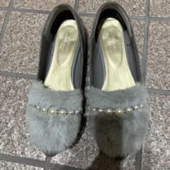 ファー付きグレー フラットシューズ
