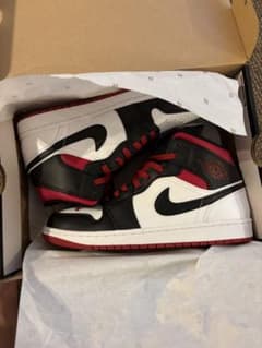 NIKE AIR JORDAN 1 MID ブラック ホワイト レッドのサムネイル