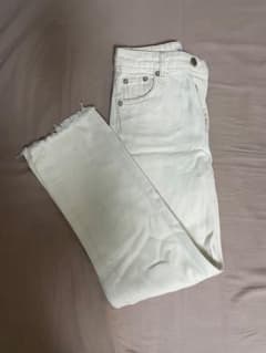 ZARA ホワイトデニムパンツ カットオフのサムネイル