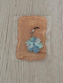 ハンドメイド ニットフラワーチャーム ブルー系のサムネイル