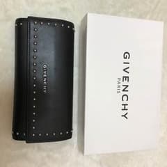 GIVENCHY財布のサムネイル