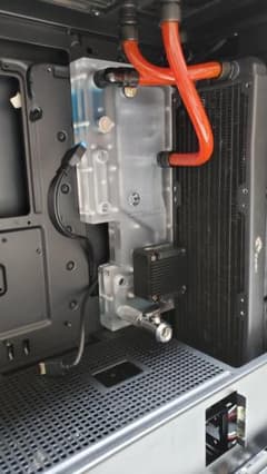 Nzxt H710ラジエーター240mm。ラジエーター360mm。のサムネイル