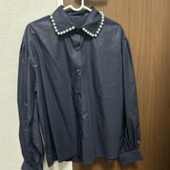 R*k様 ［未使用］ネイビー パール付き長袖シャツのサムネイル