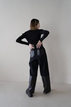 【UENUI】FAKE LEATHER SWITCHING PANTSのサムネイル