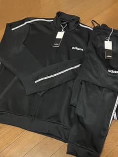 【未使用、ほぼ新品】アディダス　ジャージ上下セットのサムネイル